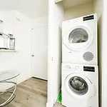 Charming 2-Br, 2-Story Home In Heart Of La - Br4