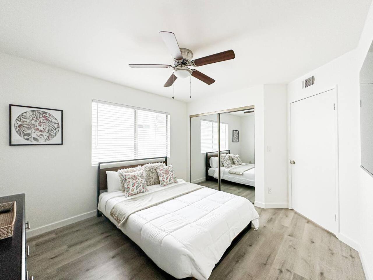 Charming 2-br, 2-story In Heart Of La - Br4 Hébergement de vacances