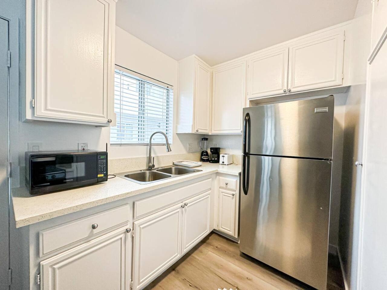 Charming 2-br, 2-story In Heart Of La - Br4 Hébergement de vacances *